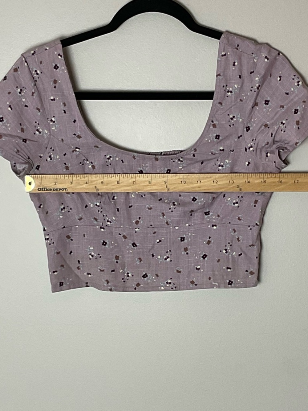 Ivy and Main Festival Feminine Romantic Floral Scoop-Neck Crop Top Elastic Back - Picture 2 of 6